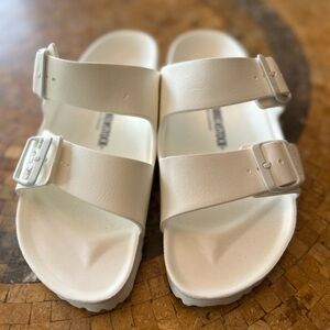 Birkenstock White Sandals with Adjustable Straps Woman’s size 9 (40)